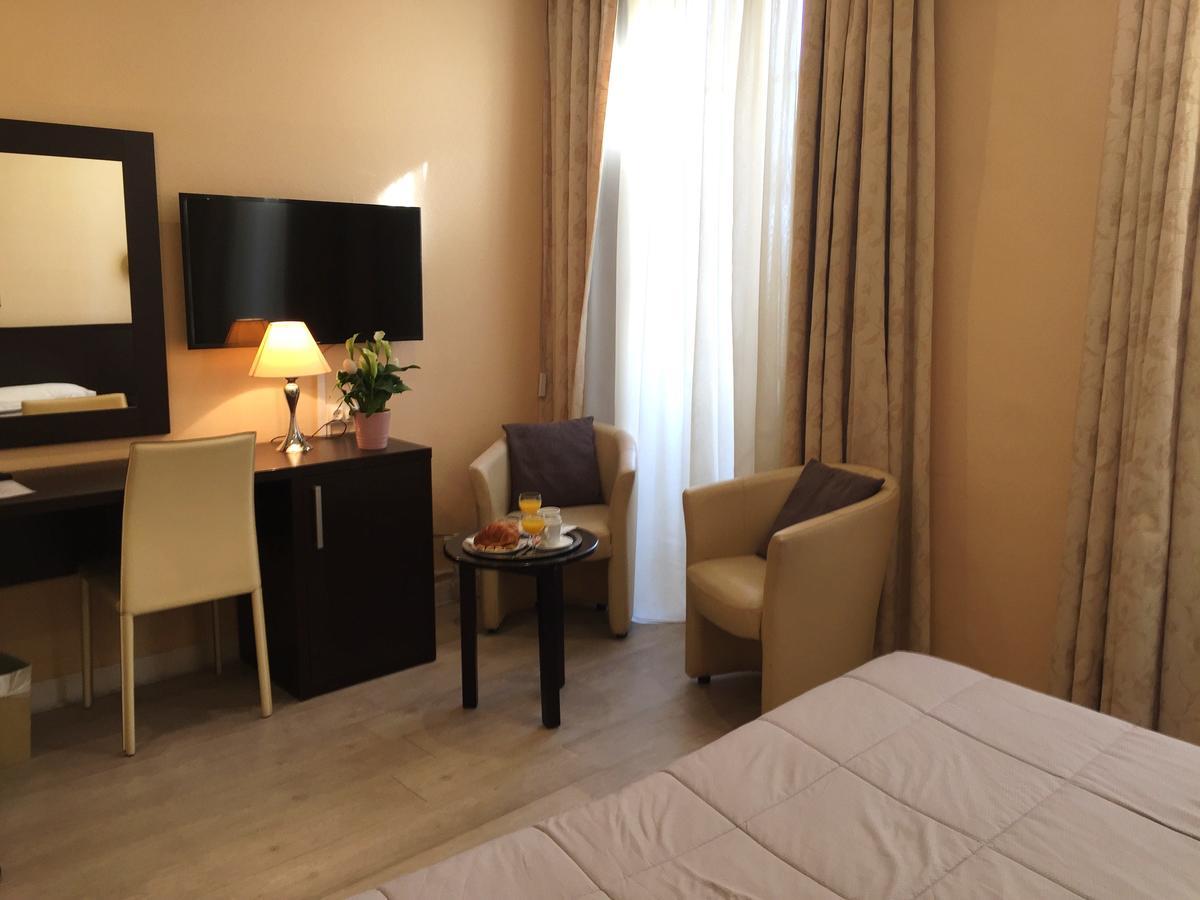 Ambassador Hotel 3*